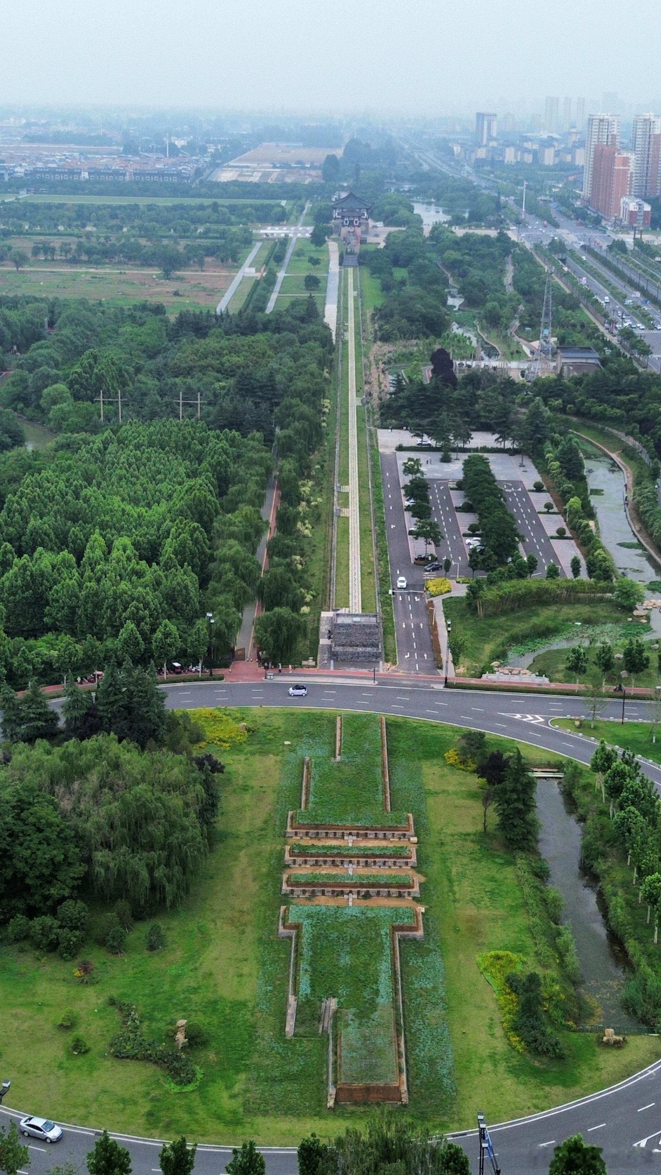 隋唐洛阳城，厚载门遗址。其东侧为定鼎门  ​​​