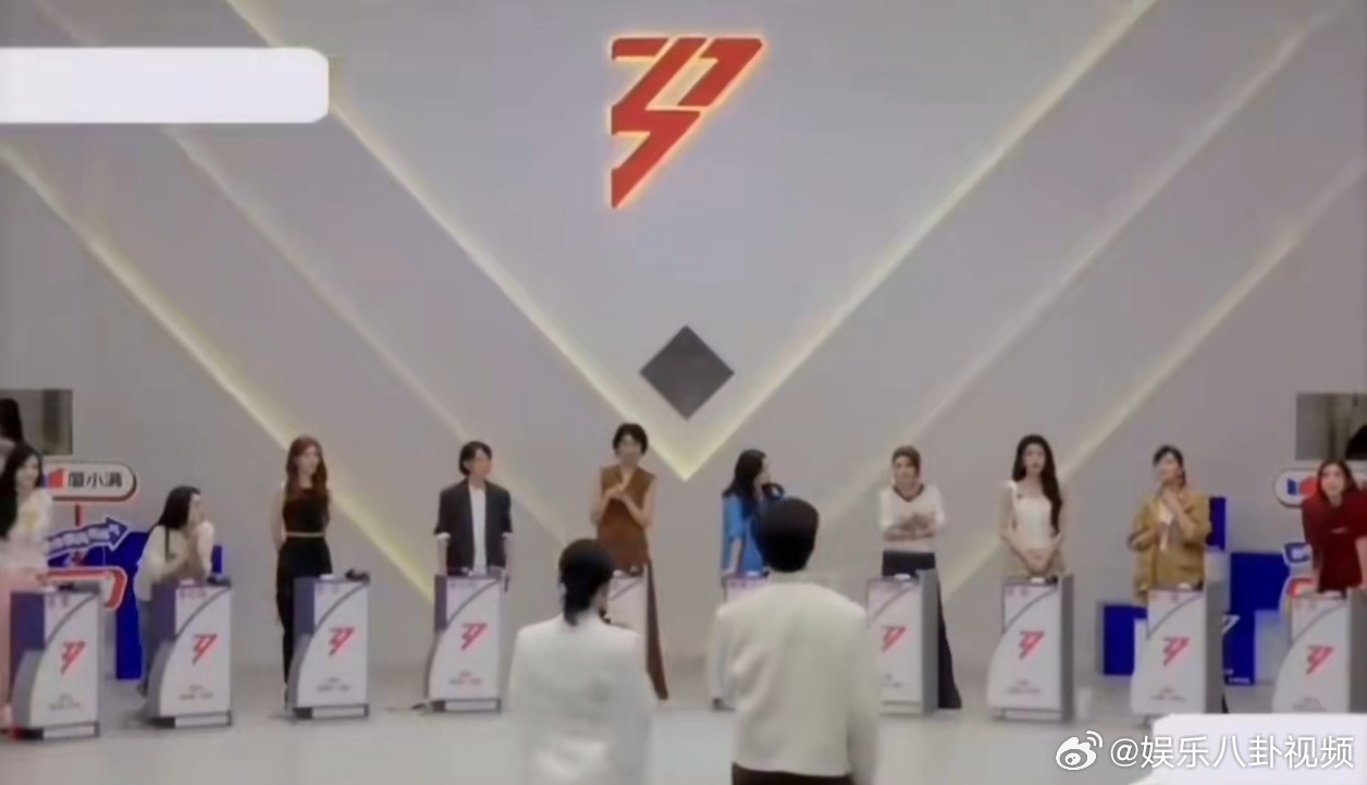 萧蔷+安崎+陶昕然=安萧鸟！这组合颜值实力都在线，坐等舞台！萧蔷安崎陶昕然组队叫