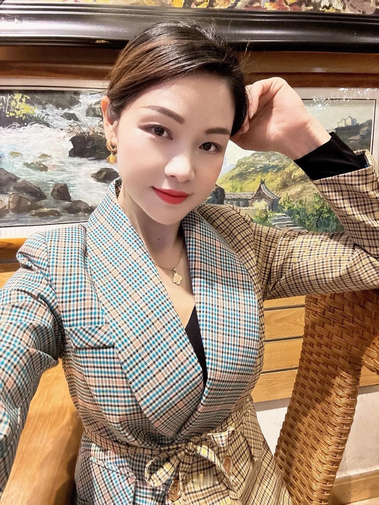 远离使自己内耗的事物，独享一份属于自己的快乐时光，真正获得内心的平静与安宁。高级