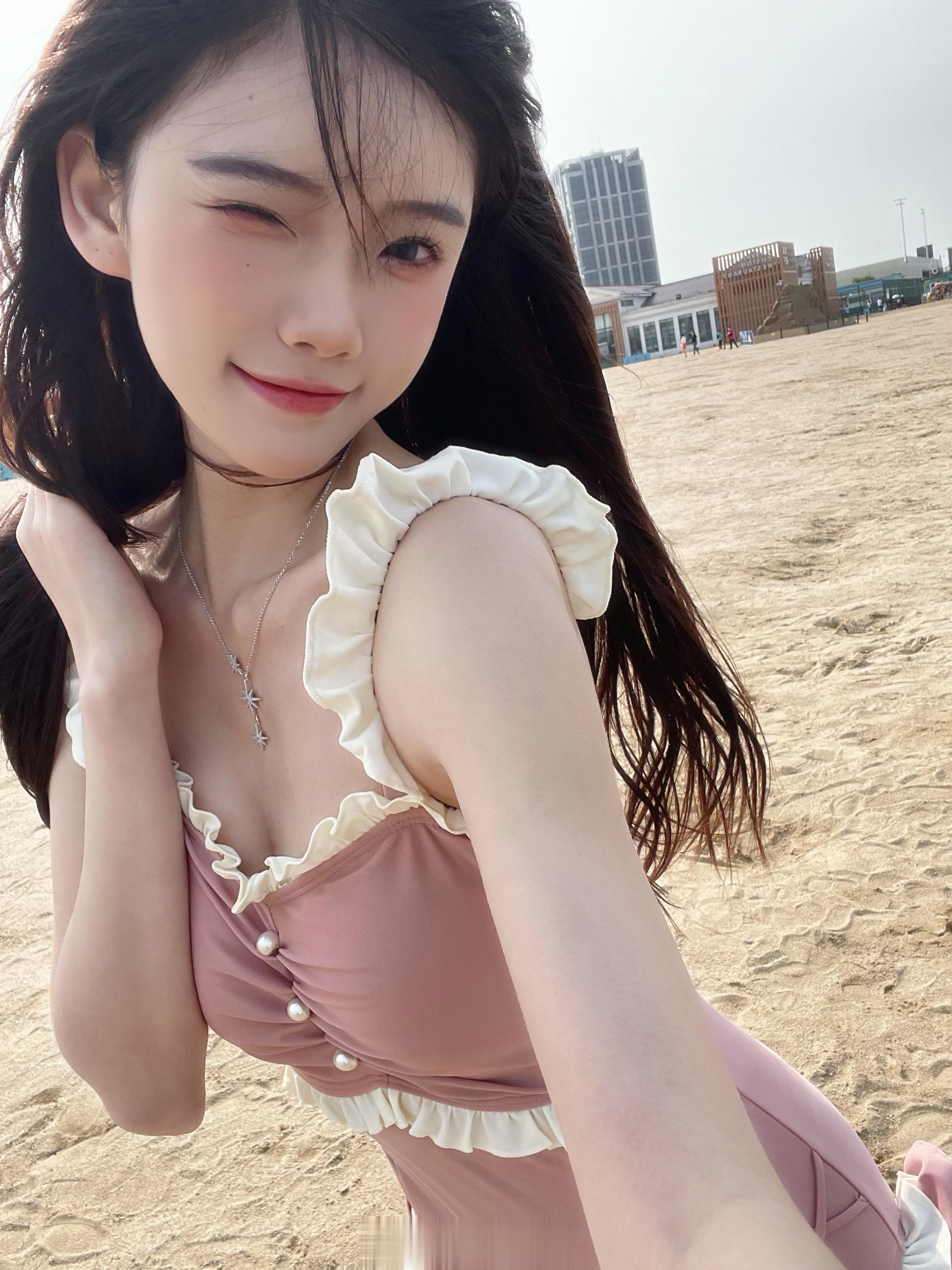 粉色太适配夏天啦真的很少女！已经开始期待去水上乐园玩耍咯 ​​​