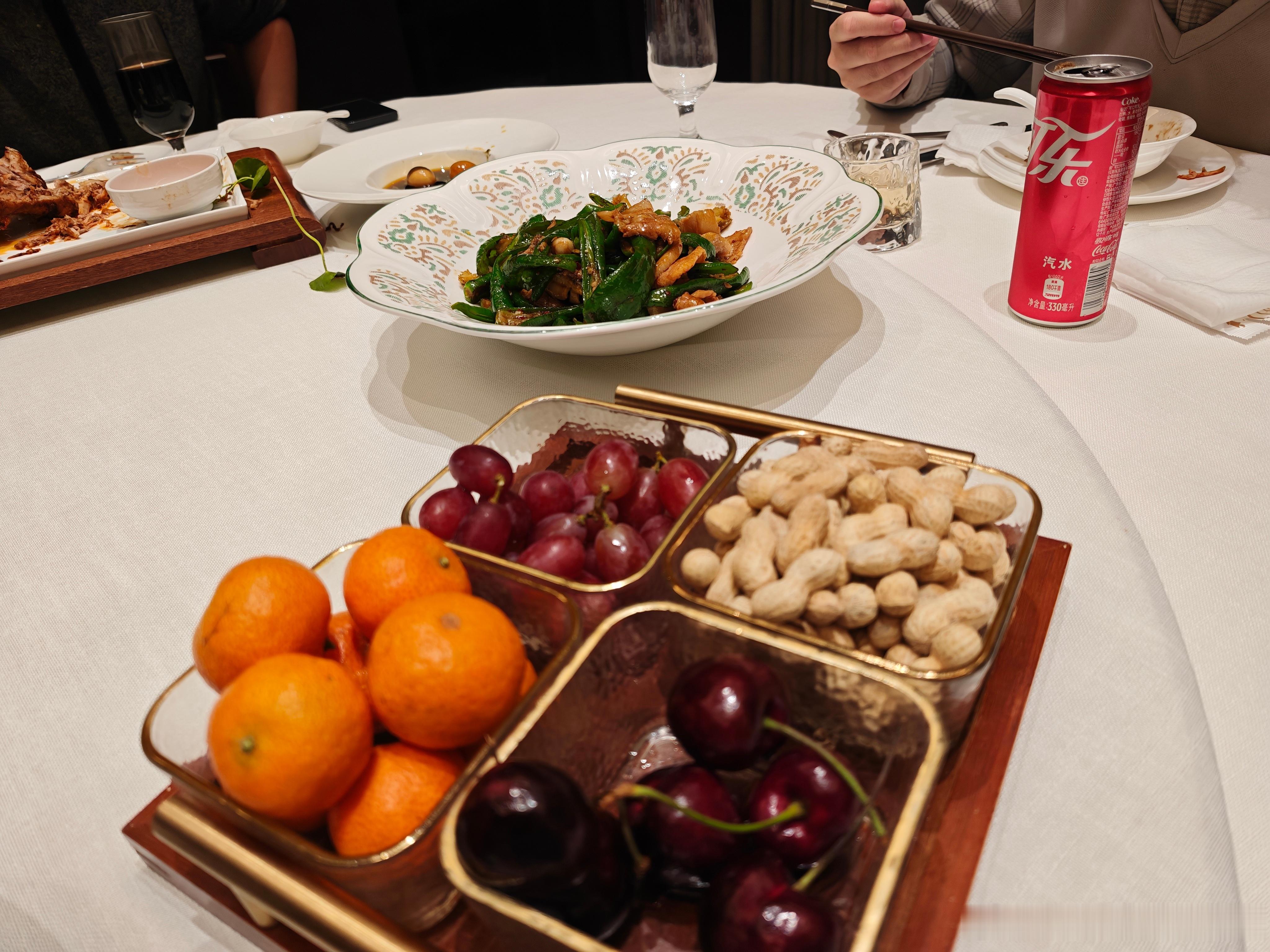 随便和英短吃点