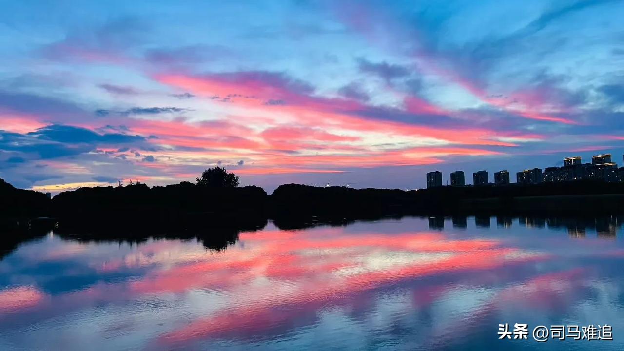 可以分享一张你拍的天空美照吗晚霞映秋水