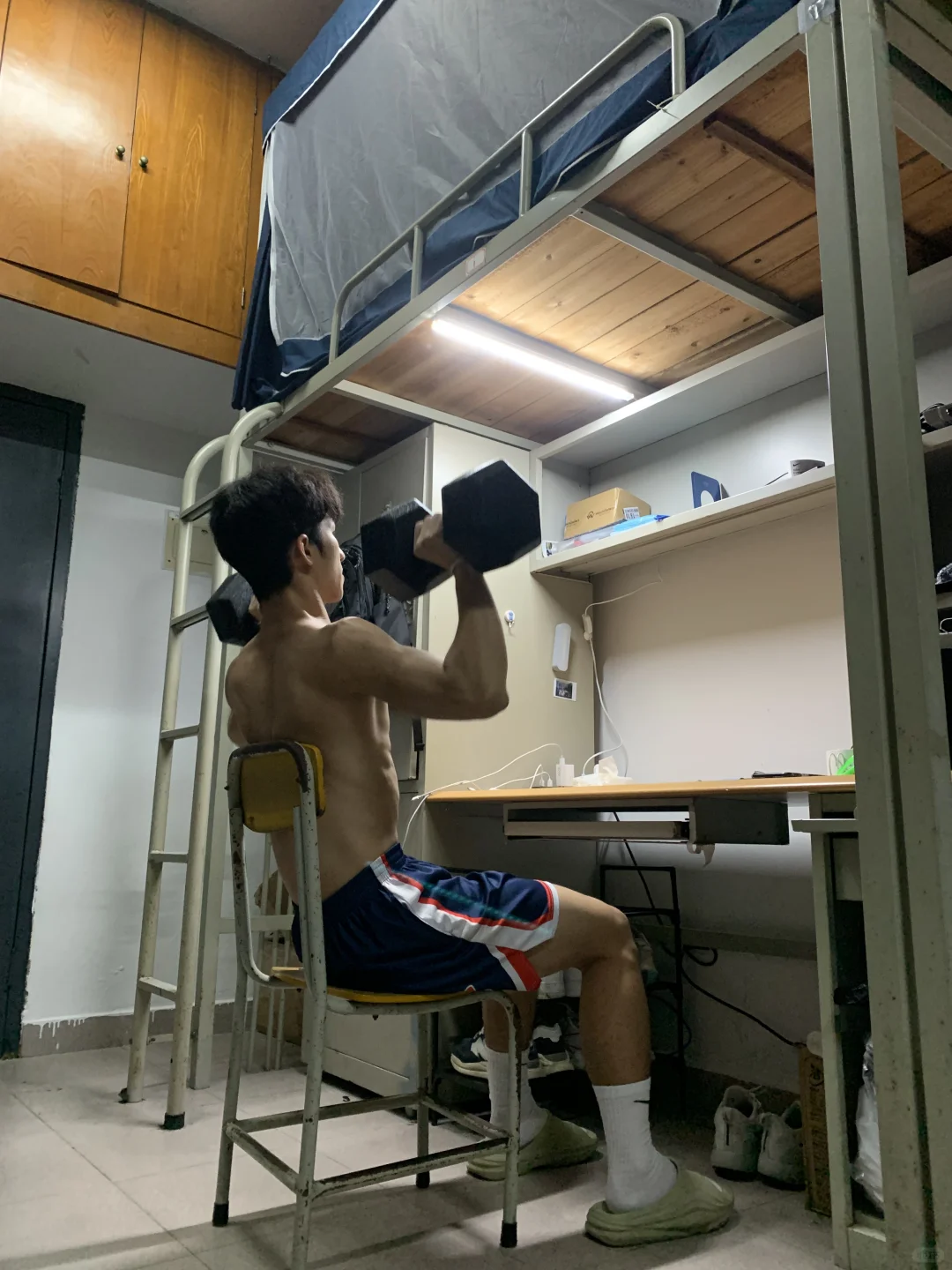 大学生宿舍健身日常｜动一动💪✅｜live图
