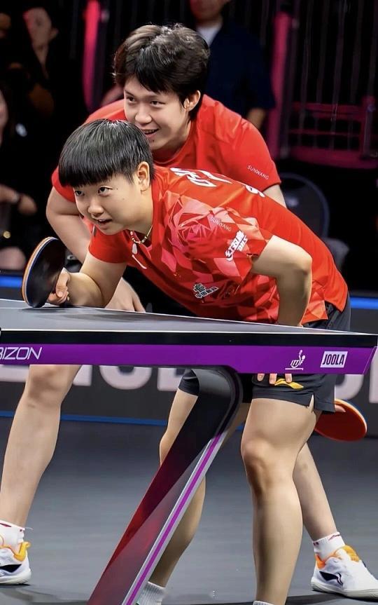 王楚钦孙颖莎训练沟通 3-0强势晋级！孙颖莎：全锦赛都是国家队互配，水平更高！顶