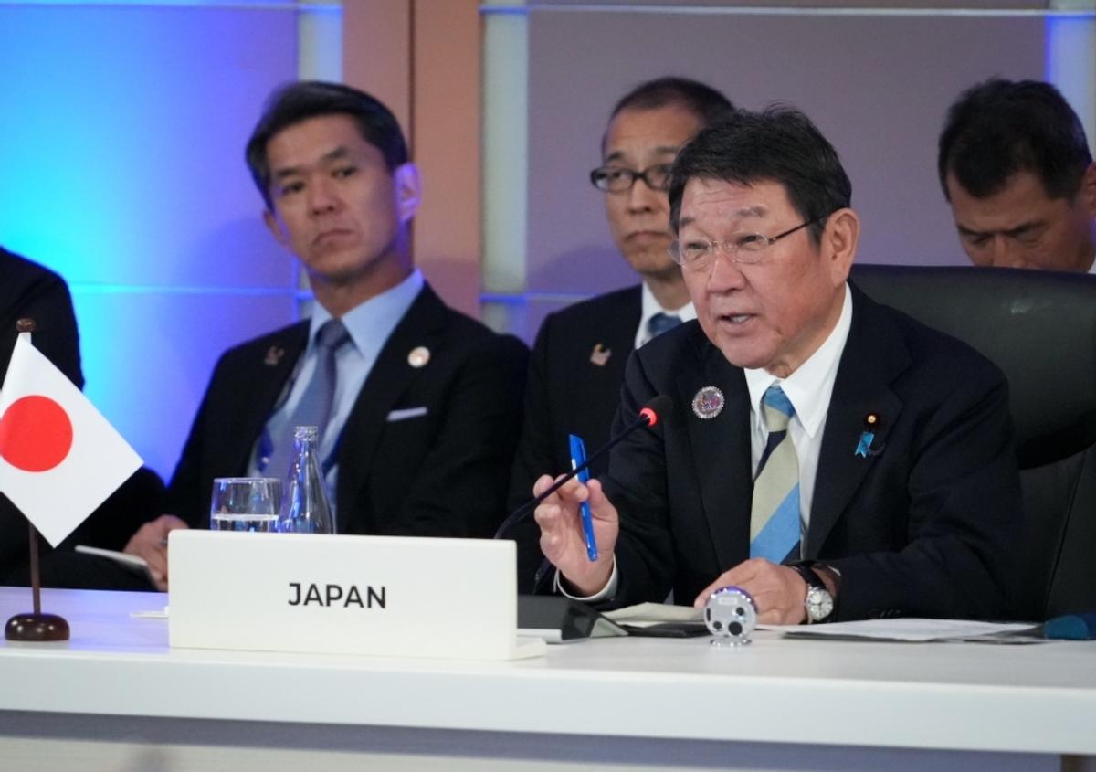 日本外相茂木敏充对外宣称，自己与王毅外长在会场“短暂寒暄”，是去年11月中日关系