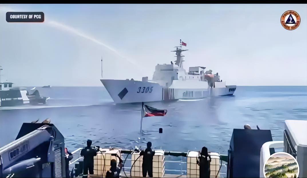 扬我国威
菲律宾举白旗

菲律宾条公务船胆敢冲撞我海警，水泡伺候，从来不会惯着你