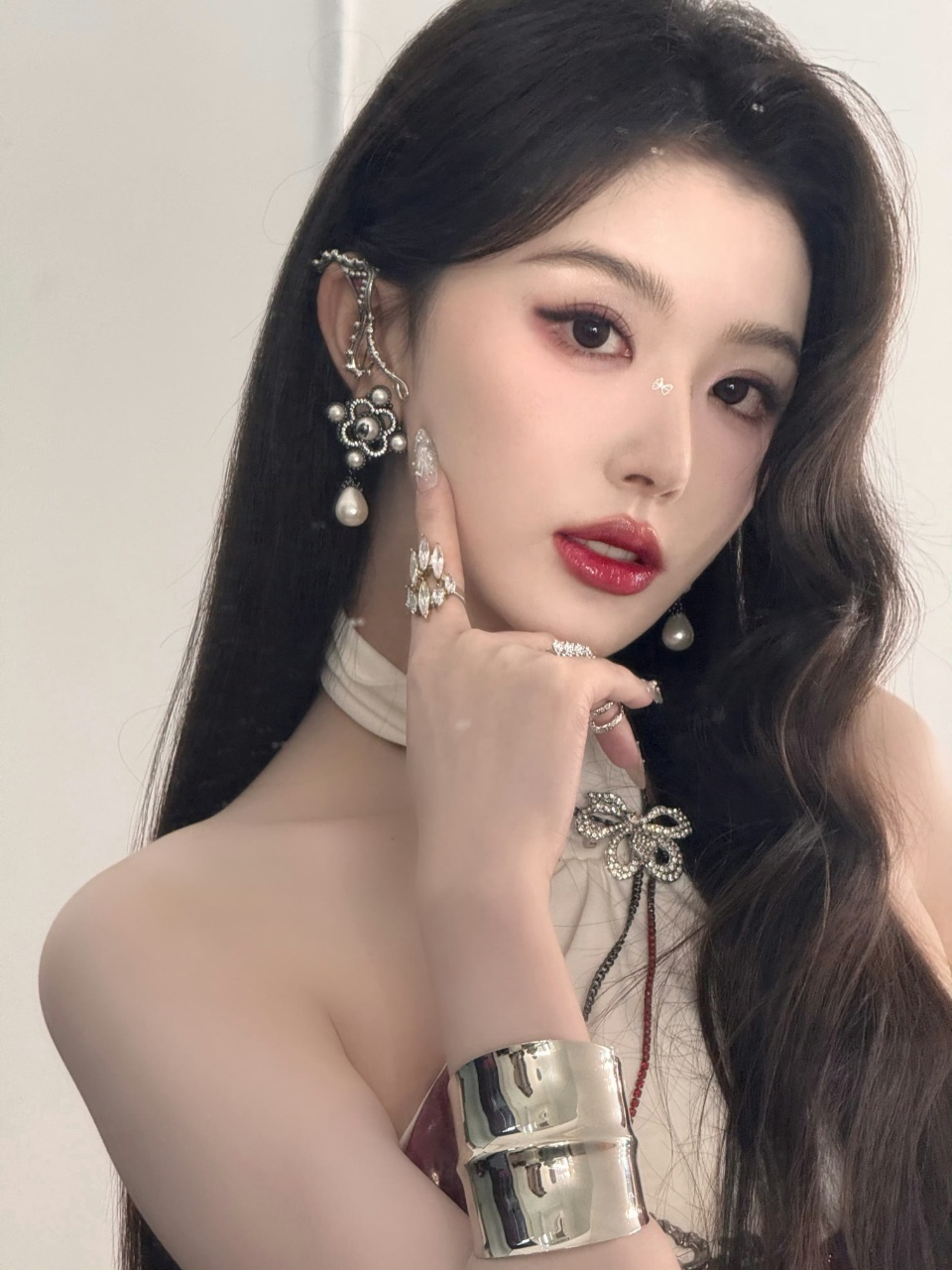 娱乐孔雪儿蝴蝶骑士孔雪儿银蝴蝶孔雪儿真的什么妆造都好看我滴妈呀 