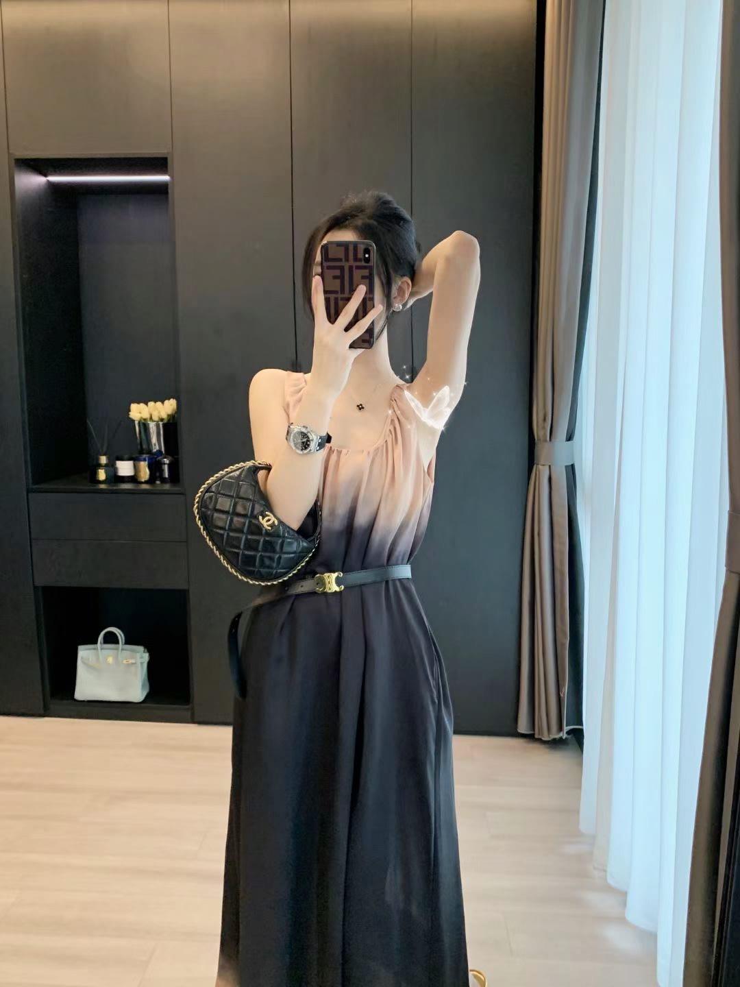 穿搭的精致感是什么?穿搭的精致感，不是堆砌昂贵，而是对细节的把控。合身剪裁是基础