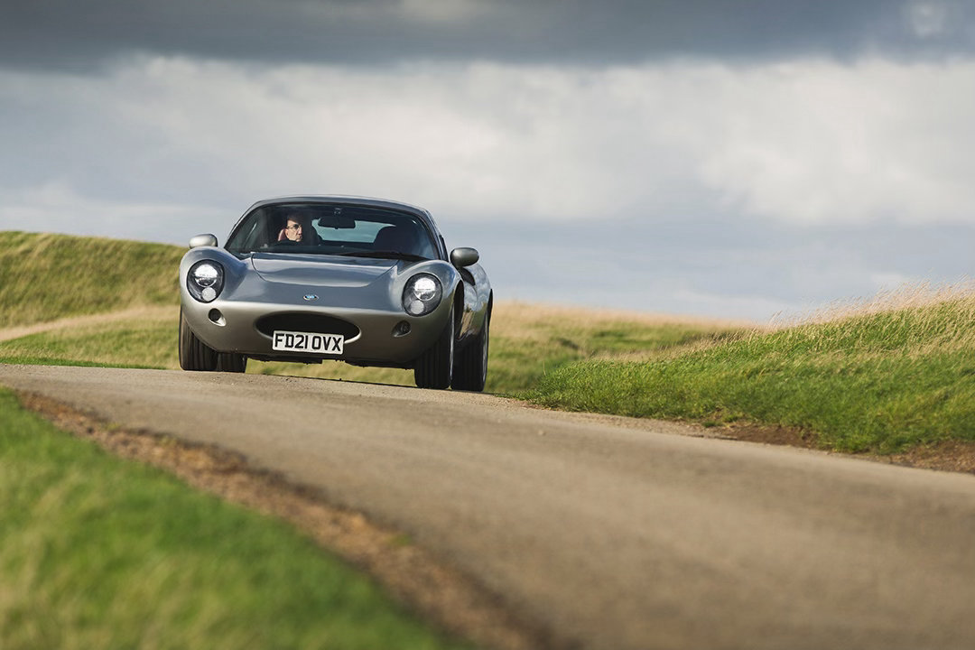 来自英国的小作坊作品Wells Vertage，为纯粹机械驾驶乐趣打造，没有AB