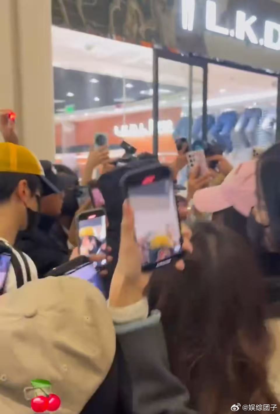 余承恩团队被路人怼看到余承恩团队因私生被怼，我心里很不是滋味，希望类似事情不再发