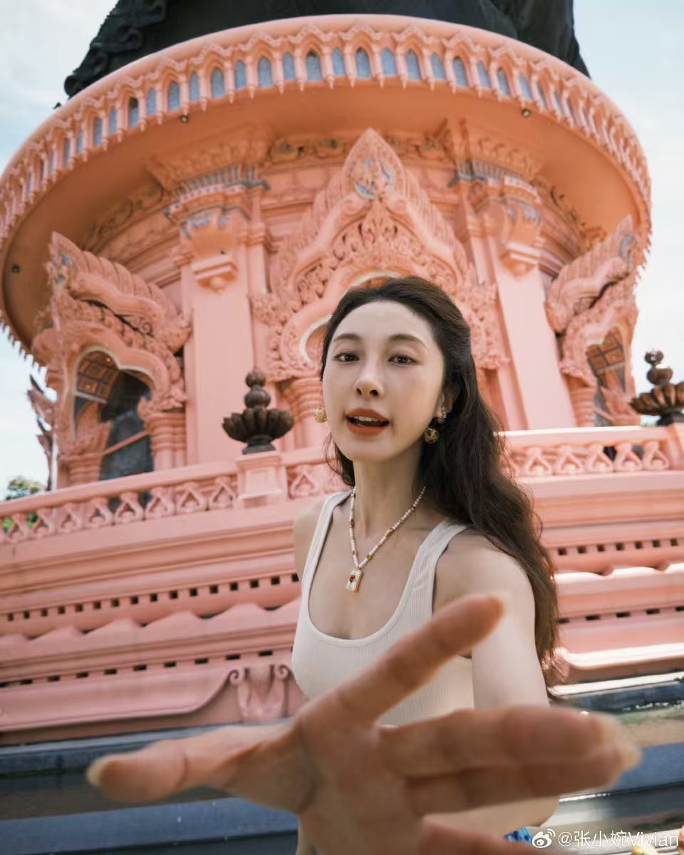 张小婉泰出片系列张小婉感谢我的十年好友摄影师 每张都意想不到！ ​​​