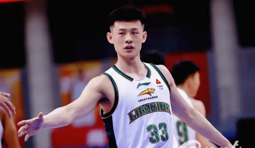 加盟辽篮的代表作王岚嵚全场12中6，三分6中2、罚球6中6得到20分6篮板4助攻