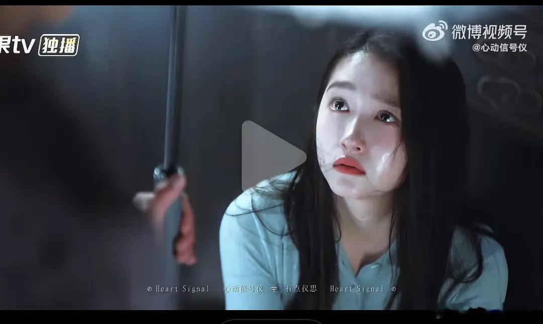 关晓彤人还没有到中年，就已经发腮这么严重了吗？ 