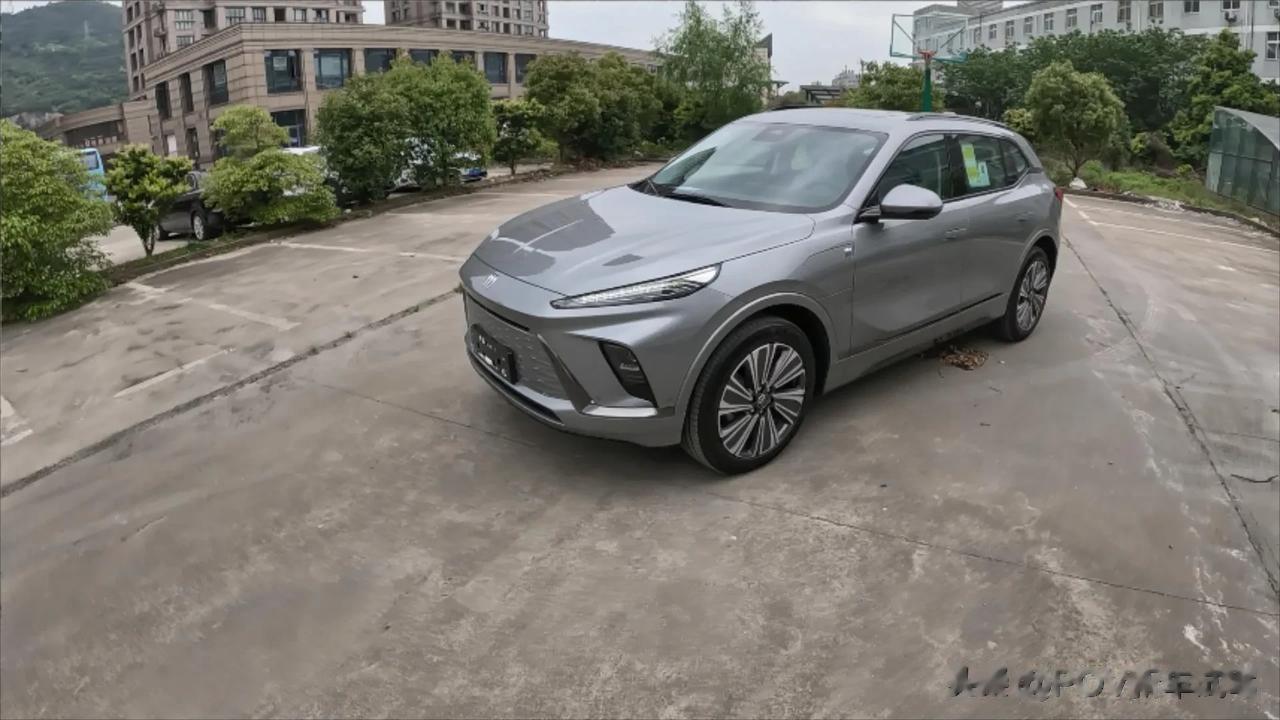 在本地4S店抢先试驾体验了别克E5，定位家用舒适大五座纯电SUV，和凯迪拉克LY