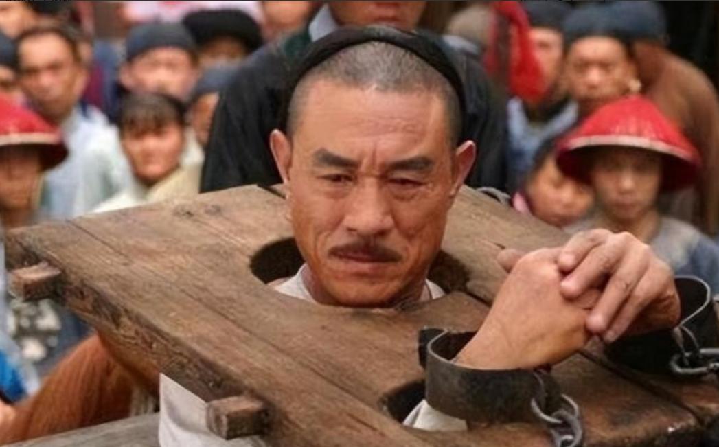 1726年，年羹尧知道自己将被问斩，暗中把怀孕的小妾，送给一位书生，并千叮万嘱：