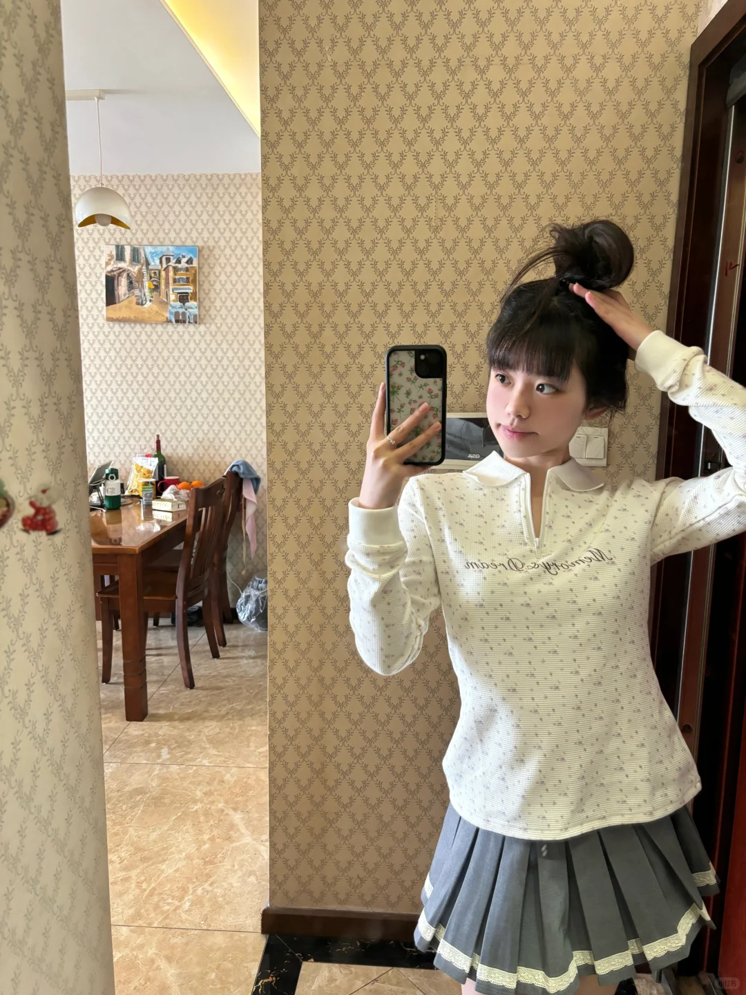俏皮丸子头美眉