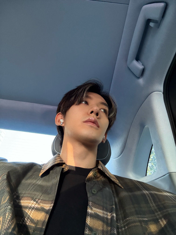 邓为 × 51 selfie🤳 ​​​