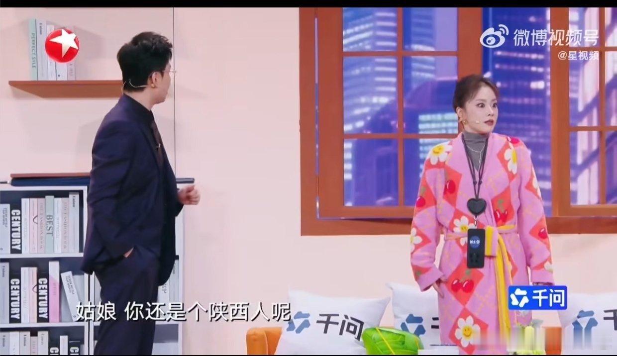 千问投喂短剧霸总八个粽子千问也太会整活了！王菊点单霸总套餐，AI反手送上八个粽子