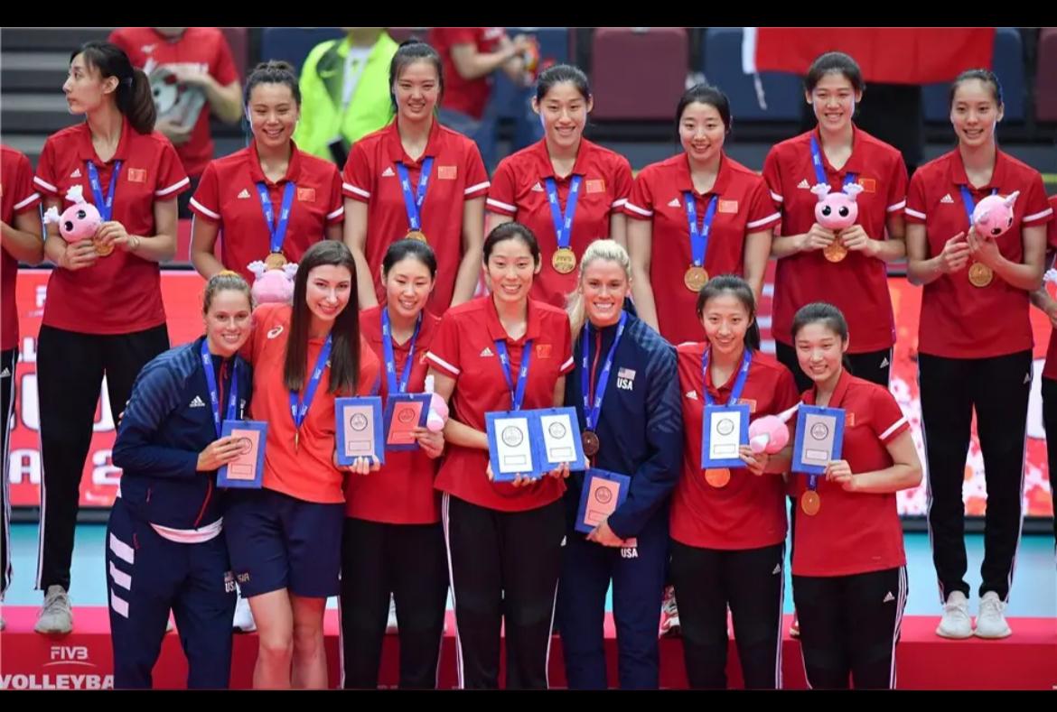 中国女排谁是最幸运的人，无疑是李盈莹。
2018年，李盈莹十八岁，进入由郎平做主