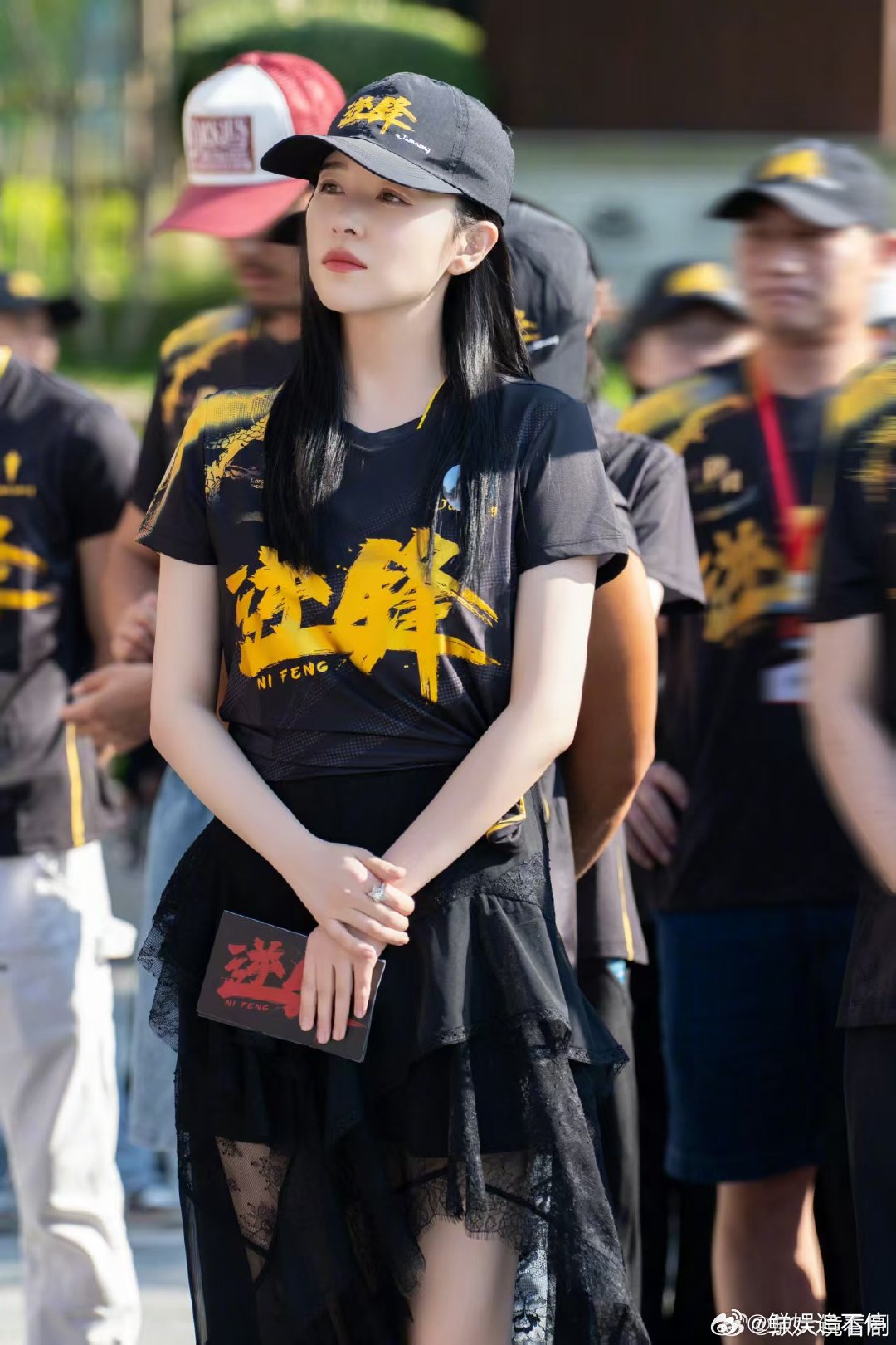 阚清子开机照戴了求婚钻戒阚清子开机照戴着婚戒 开机路透小惊喜！阚清子手上钻戒十分