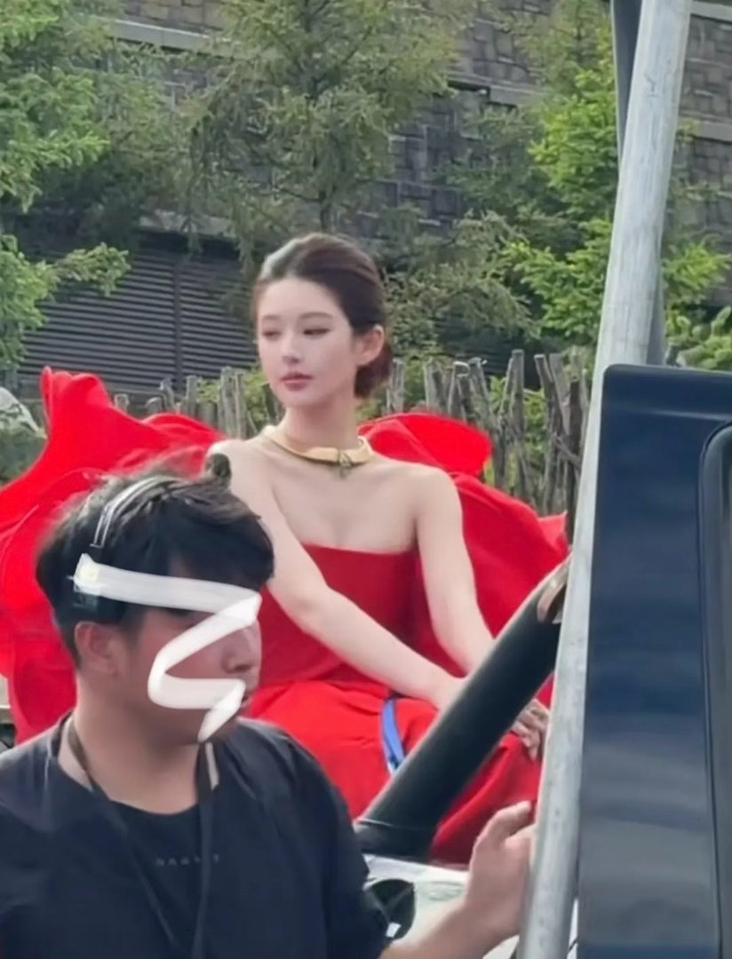 路人视角下的赵露思，为什么会被列入四大普女？ 