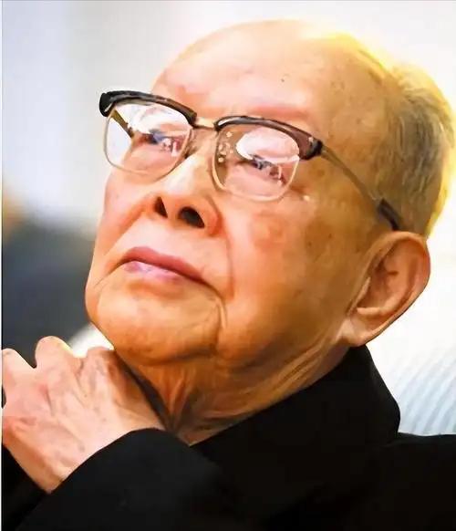 很现实的一段话：“别熬夜了，别过度鸡娃了，别攀比大房子，别炫耀豪车，别显摆漂亮媳