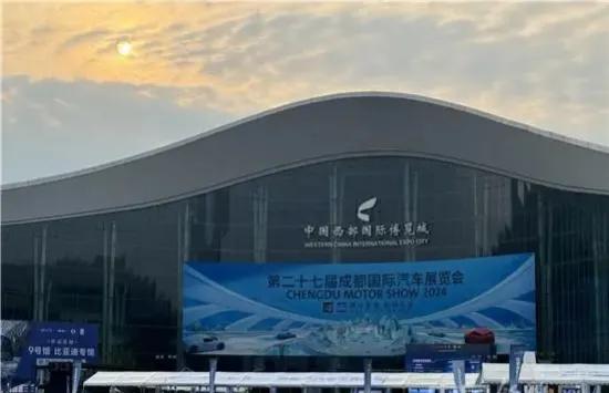 2024成都车展，起亚、日产、高合缺席。宁德时代将首次参加。奔驰、宝马、奥迪势头