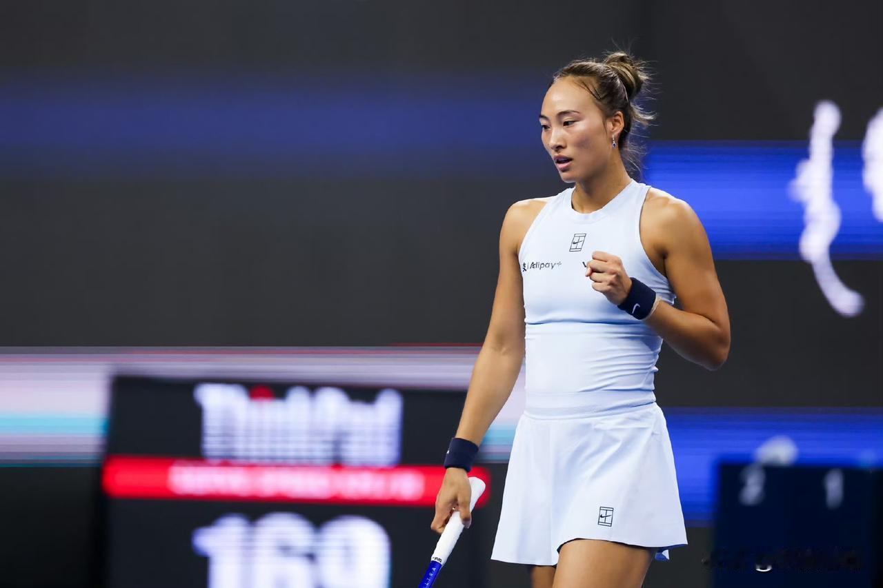 郑钦文两局轰下14记ACE球，大比分追到1比1，熟悉的她回来了！今晚郑钦文出战W