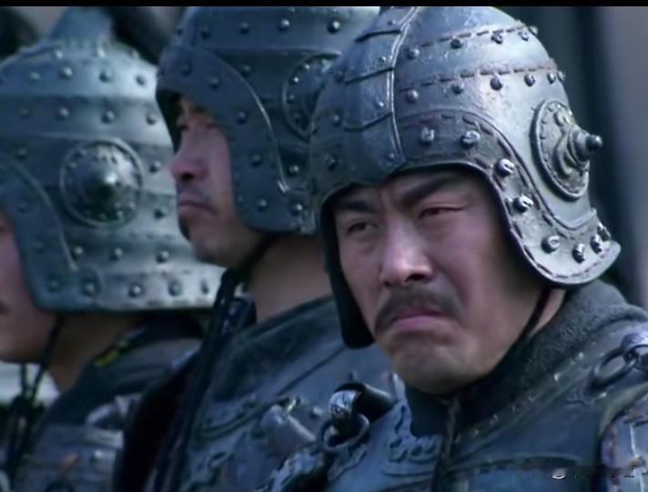 曹操的一番话让许褚颇为不悦，彼时他或许在暗自思忖：这个白衣大将怎会是我许褚的对手