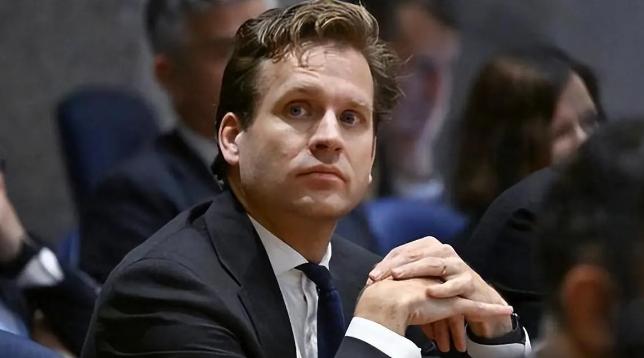 为啥荷兰突然服软了？中方一个行动很关键。2025年11月7日，荷兰发布声明，内容