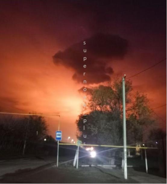 天空被炸成红色，450亿立方米天然气厂被炸，乌无人机奔袭1500公里玩了一把大的
