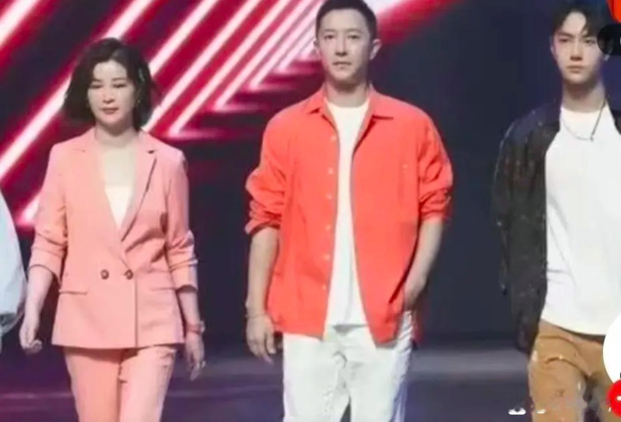 杜华女儿上综艺，一句“离婚搭子”直接把编导整懵了！这十来岁的小孩上网冲浪简直是个