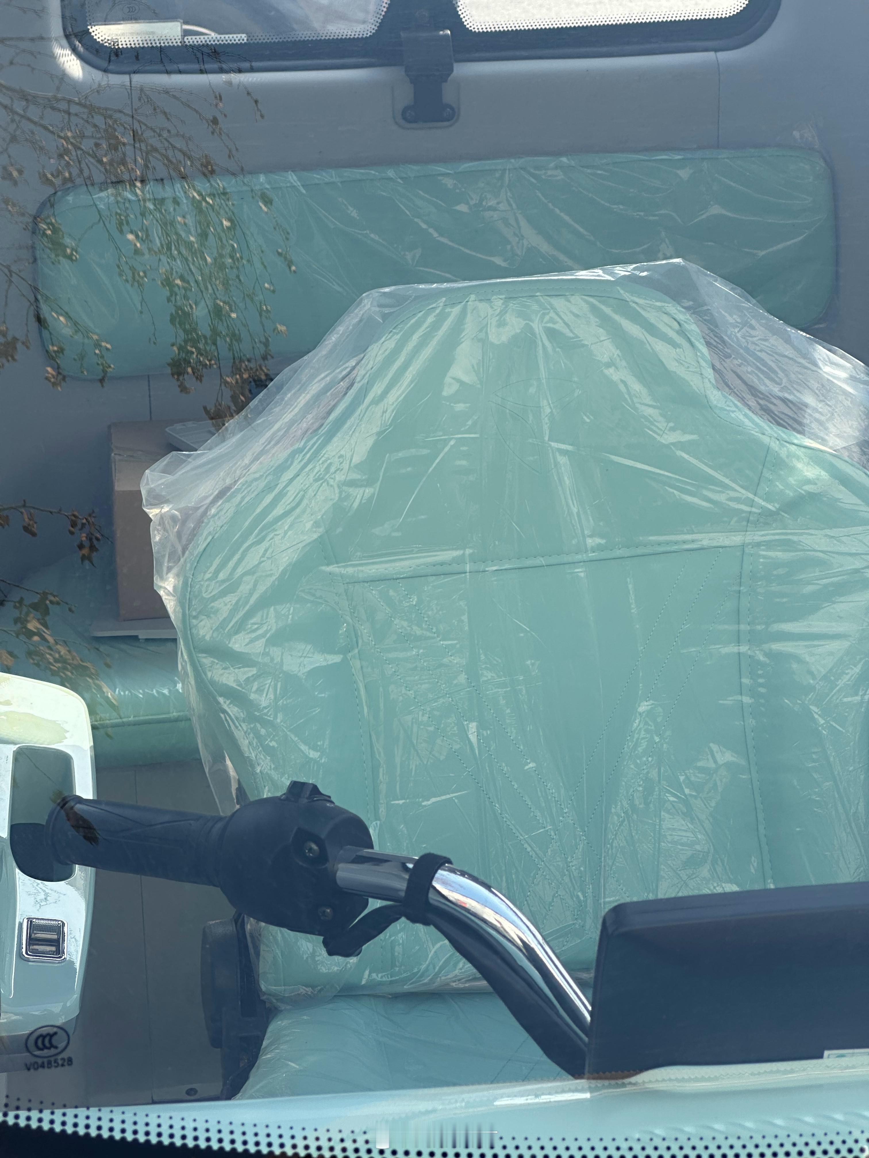 看到能上牌照的三轮车，可以正规上路，9200块钱一辆，买的人真多