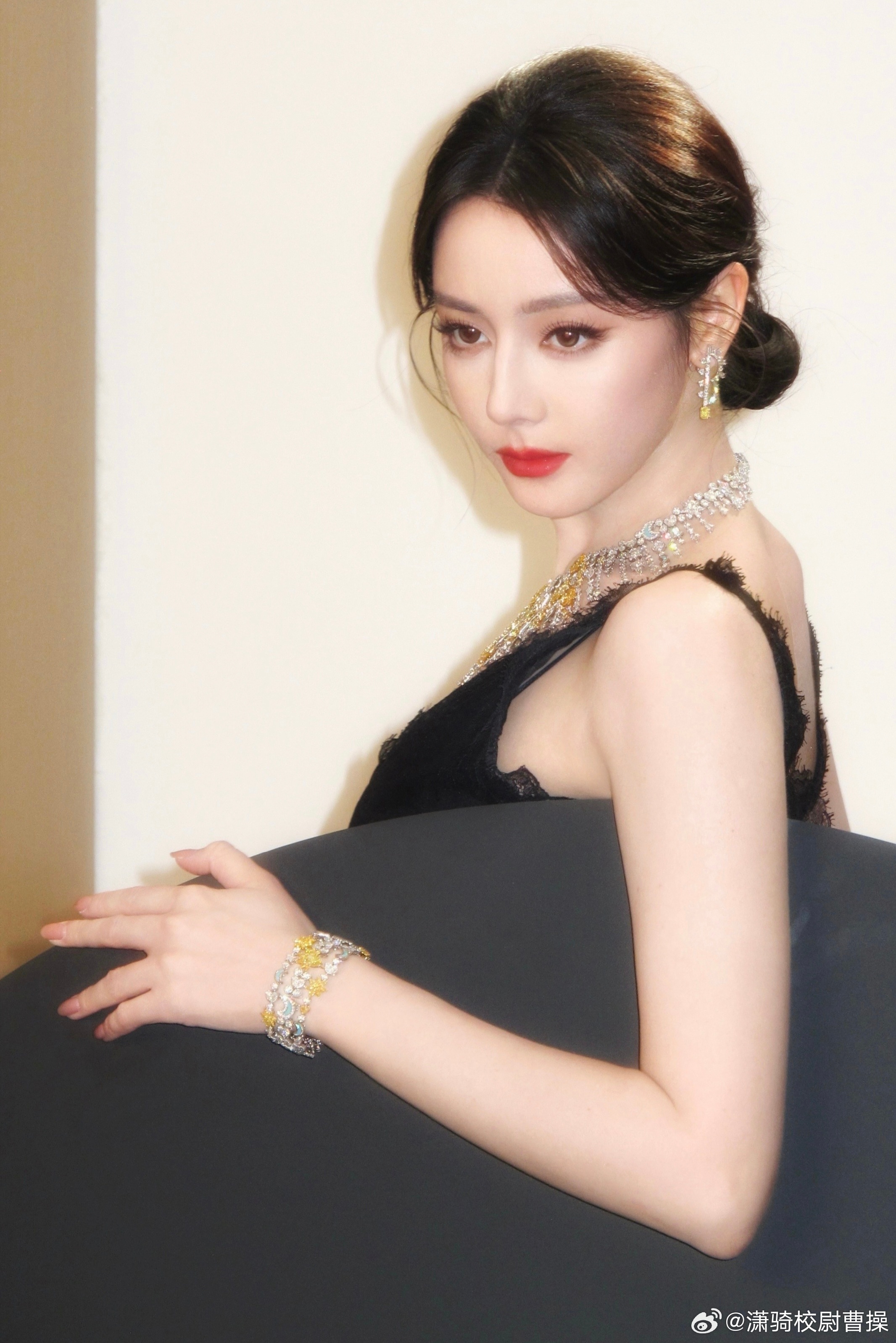 迪丽热巴工作室审美 迪丽热巴最新物料：Dior晚宴营业照更新 