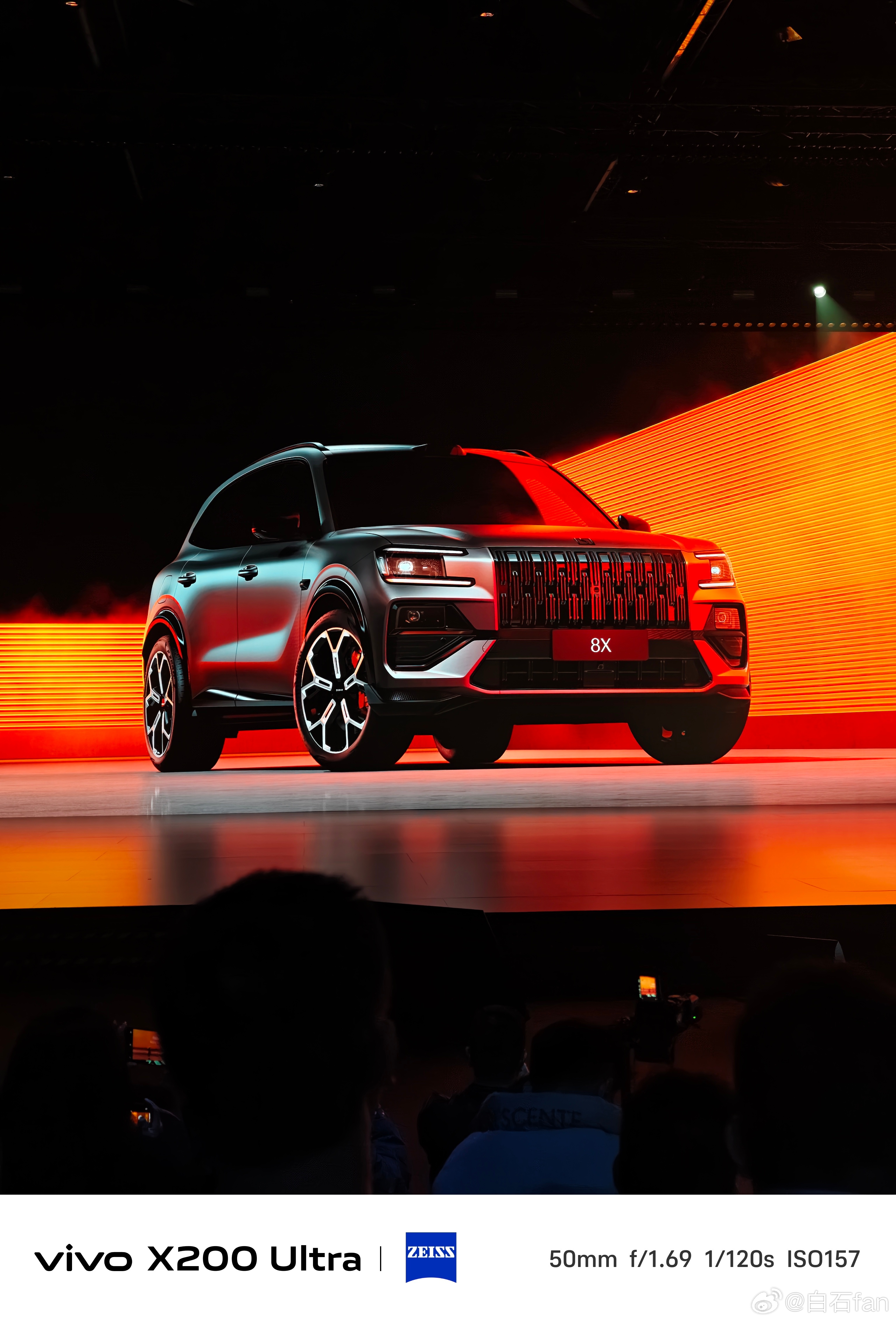 极氪8X的三电机版本全名8X 曜影主动尾翼，暗影格栅，碳纤维套件，主动稳定杆等还