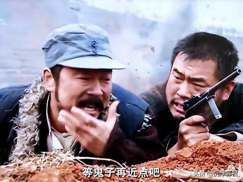 前几天看到了郭德纲饰演的济公唱《弹起我心爱的土琵琶》的部分内容，原来的歌词是微山