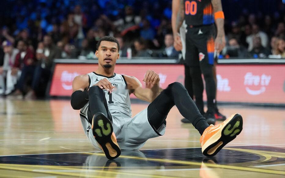 马刺这场比赛其实就是输在文班亚马身上，文班亚马在第四节的投篮选择存在明显的问题，