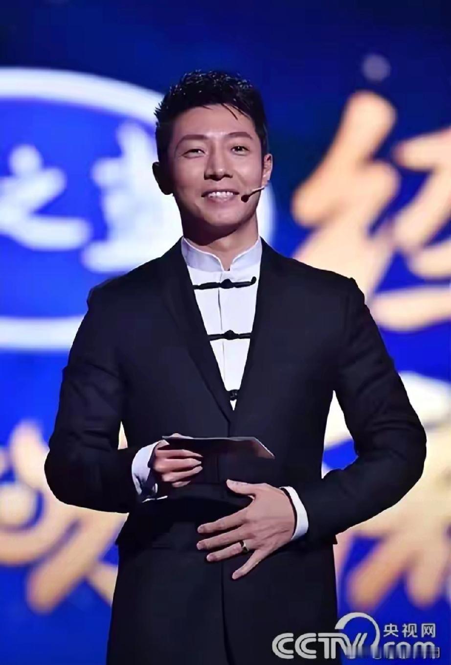 实至名归！撒贝宁荣获全国五一劳动奖章，专业实力获官方认可
 
    4月28日