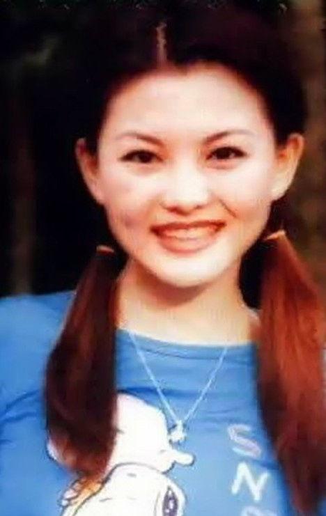 李湘年轻时长得还不错，王岳伦年轻那会也靓仔。王诗龄长得像爸又像妈，但没爸妈好看。