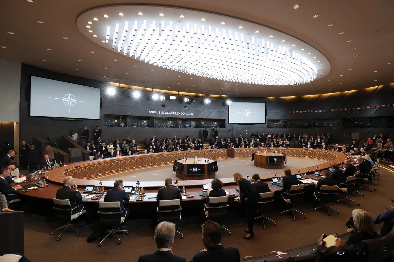 继续给乌克兰画饼，北约峰会决定，支持乌克兰直到完全胜利，其实这基本是不可能的事情