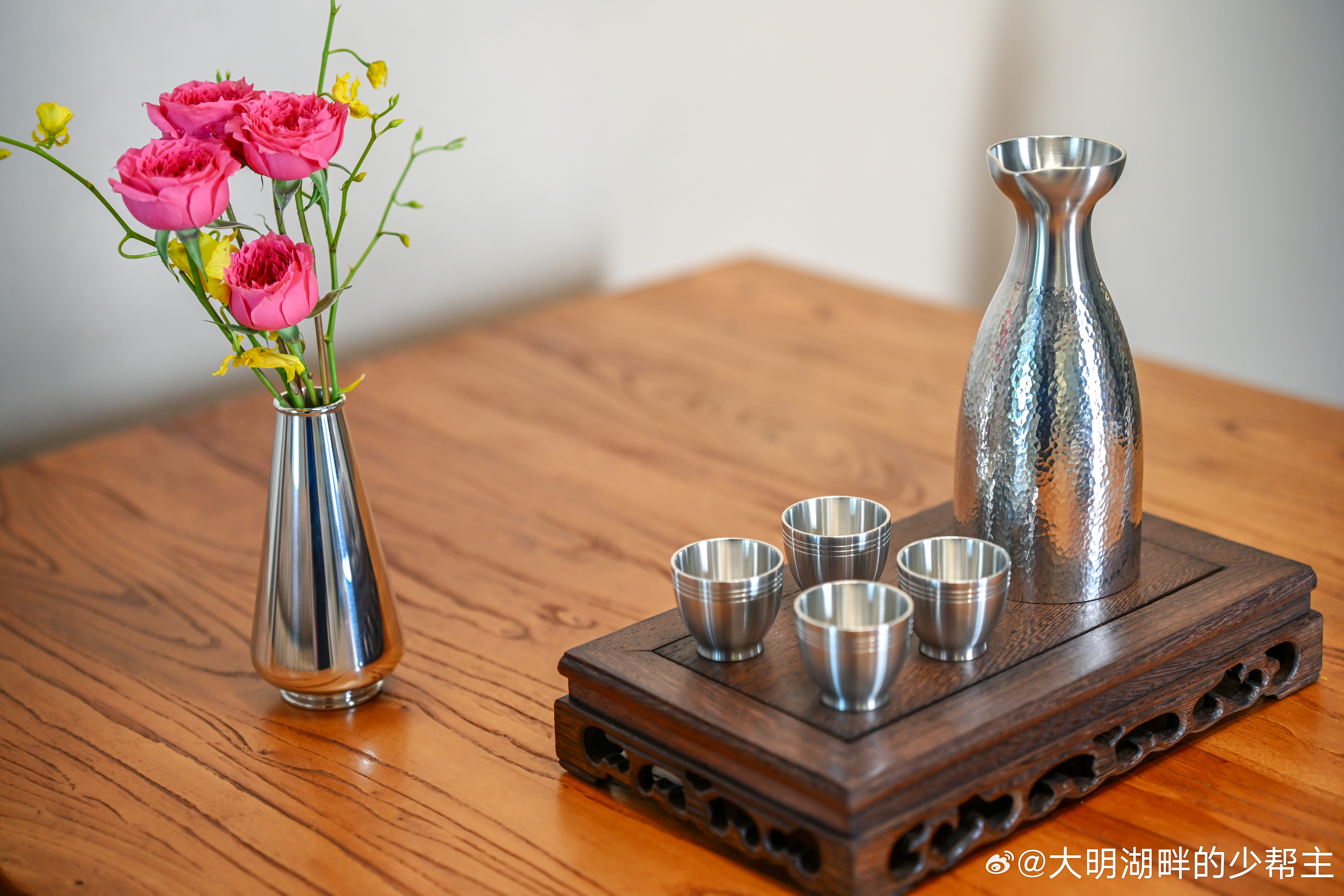 莱芜锡雕是以纯锡为原料的传统金属雕刻技艺，历史可追溯至1675年，2008年被列