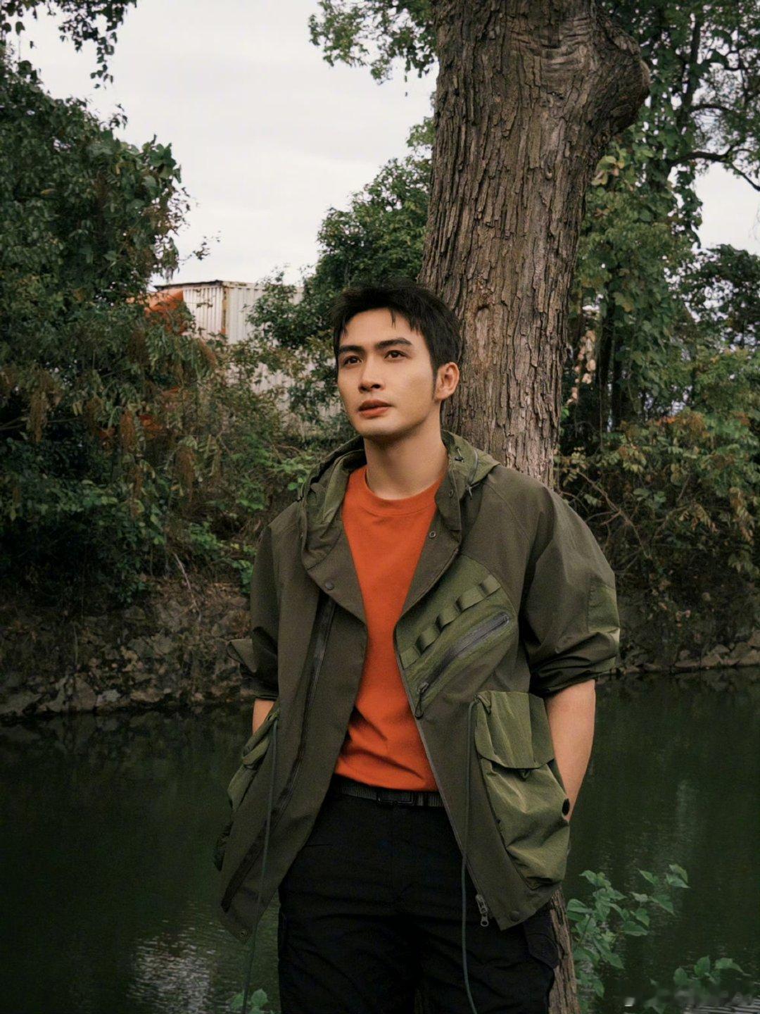 张彬彬龙骨焚箱杀青大合影 张彬彬江炼杀青照张彬彬龙骨江炼杀青快乐！ ​ ​​​