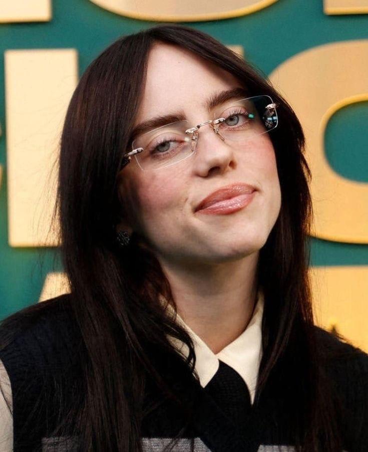 Billie Eilish（比莉·艾利什）批评那些声称爱动物却消费肉类吃肉的人：