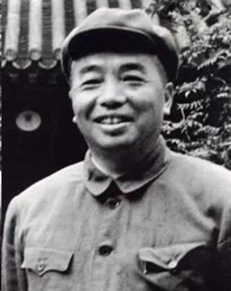 天底下谁不想吃好吃的呢？由于彭德怀元帅过于节俭，每日吃的饭导致身体营养跟不上。陈