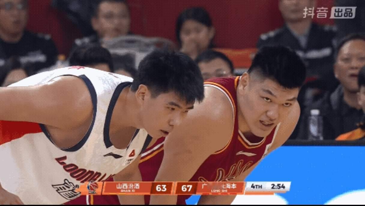 2.2高人对决！徐昕11+10+6完胜刘传兴6+17

广州队74-70战胜山西