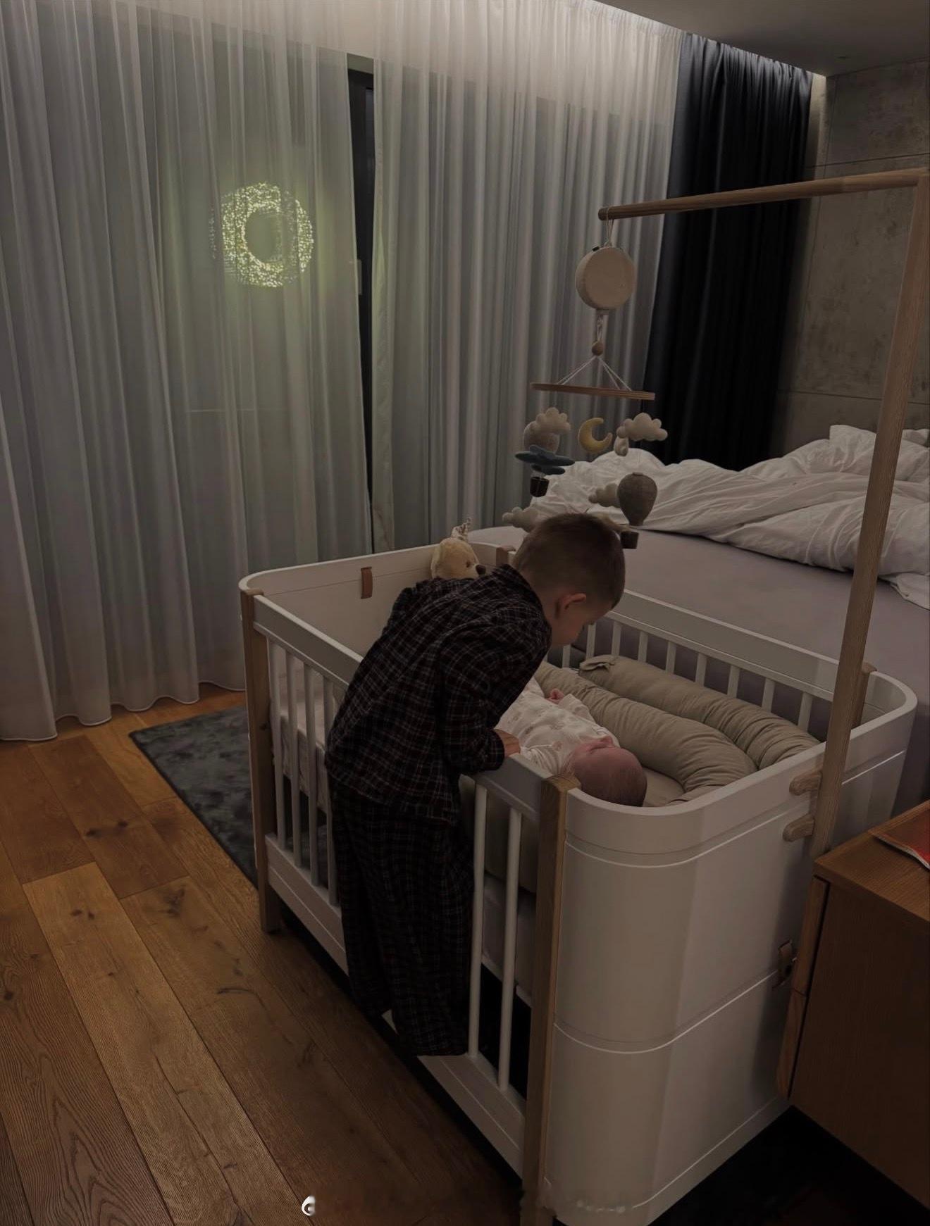 克普利斯科娃的二胎生活。 