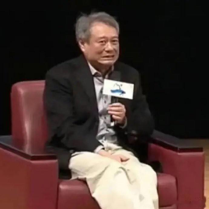 哈哈，溺水牛蛙，男子汉大屁股，水牛沉底  [允悲]小四你害人不浅[doge] ​