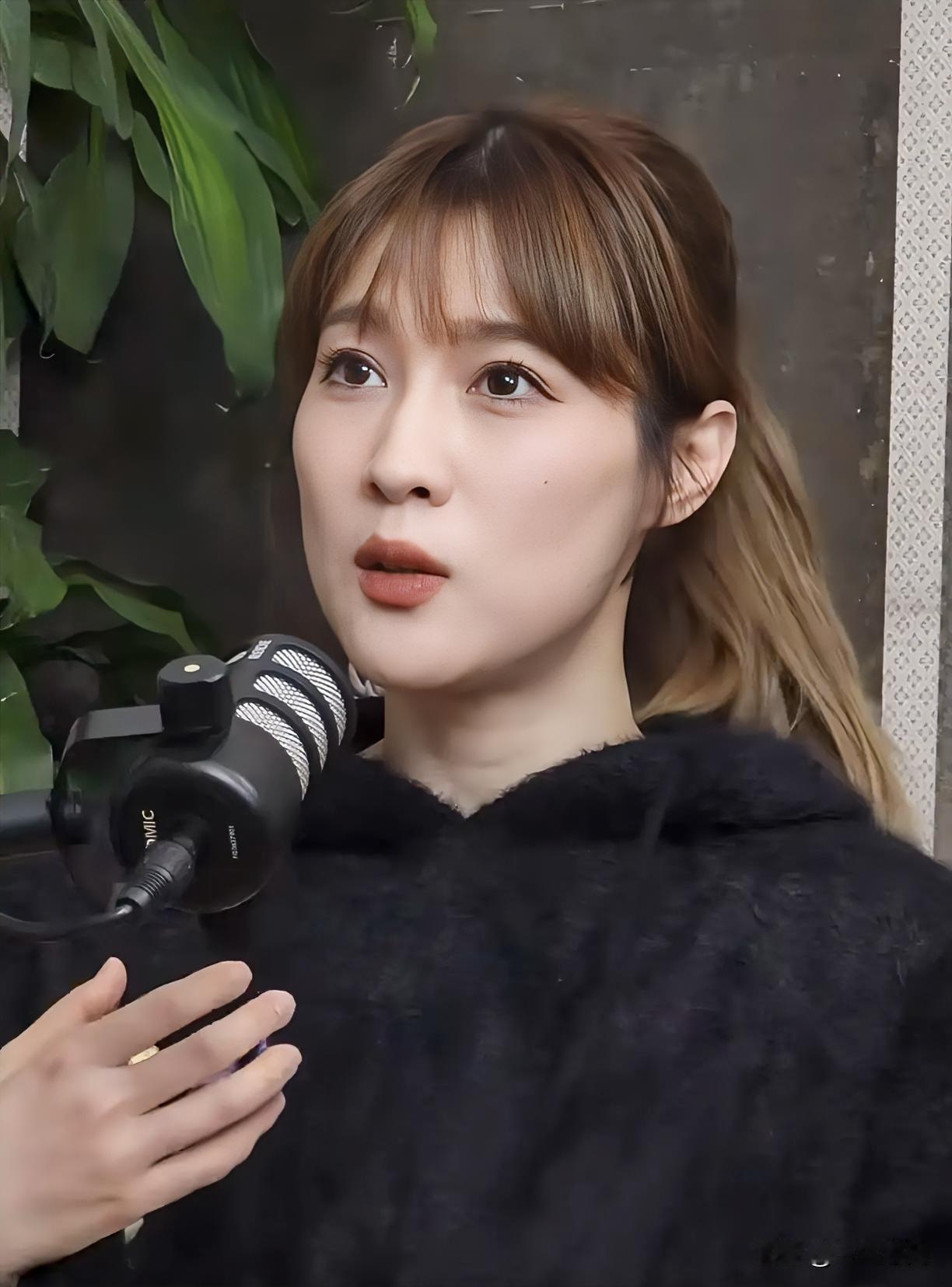 女导演、主持人刘洪悦说：“在医学的这件事情上，它也会让我感受到了一种公平，不管你