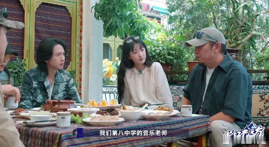 #玩乐队的不是尖子生就是兼职生#就像西藏第一支摇滚乐队的成员们，他们来自不同的领