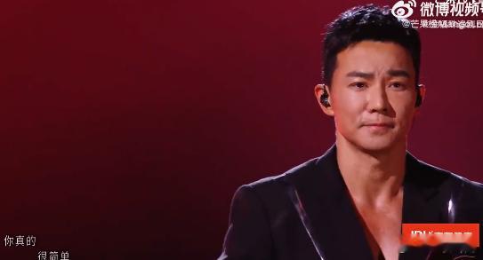 刘畊宏被灯光打没了披荆斩棘直播刘畊宏都被练成大vocal了 抛开固有的标签来看这